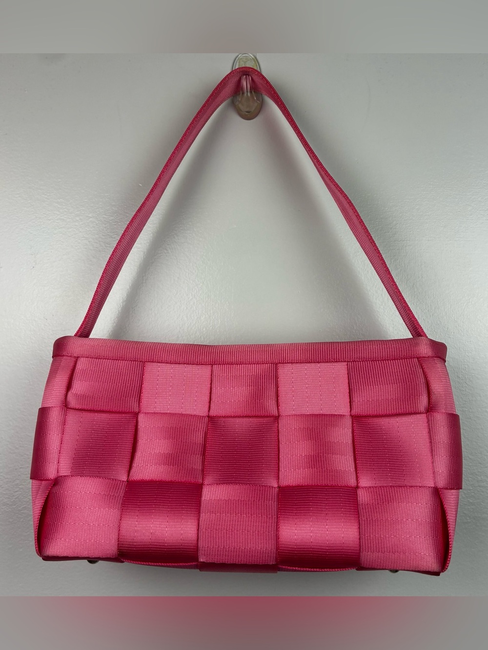 Harveys Orginal Seatbelt Bag in Cadillac Pink